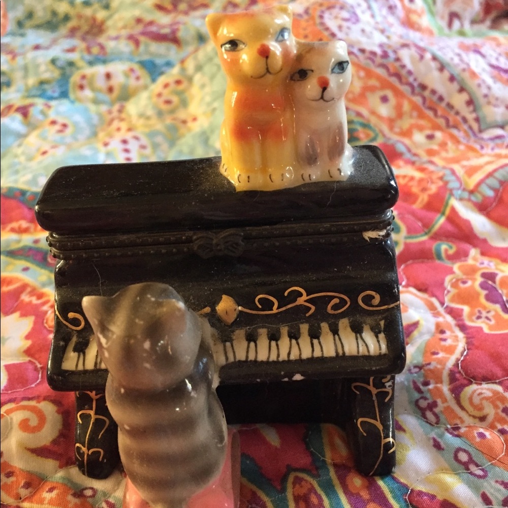 Vintage cat trinket box